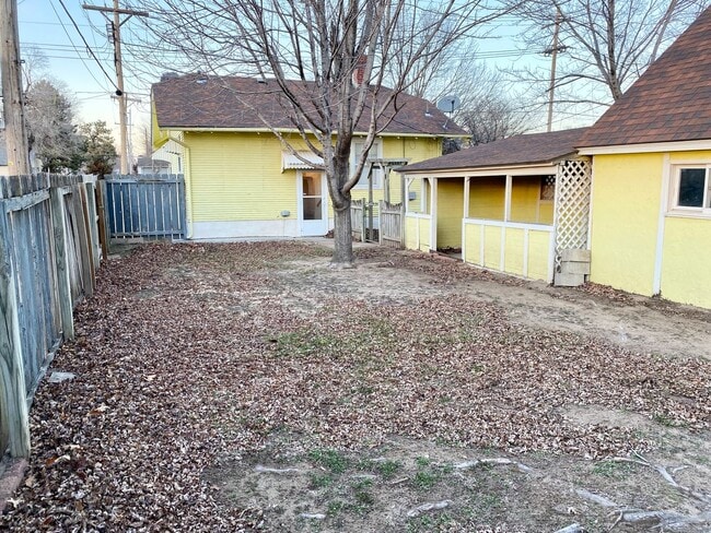 Building Photo - 1 bedroom home w/ fenced in yard
