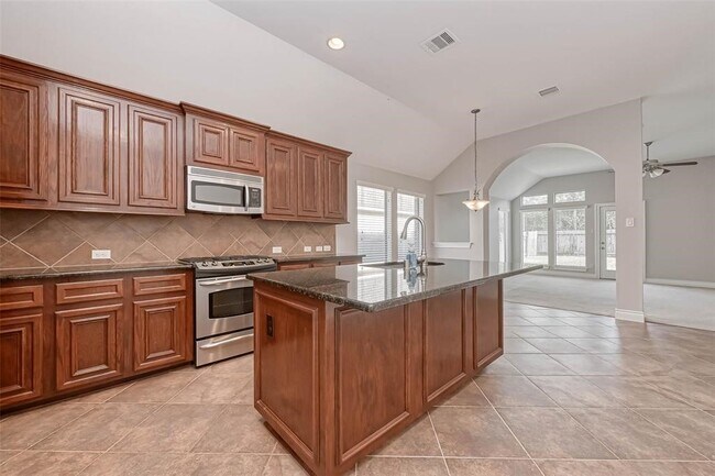 Building Photo - 5523 Stoneridge Ct