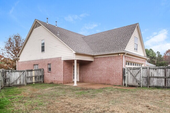 Building Photo - 8725 Rogers Park Ave