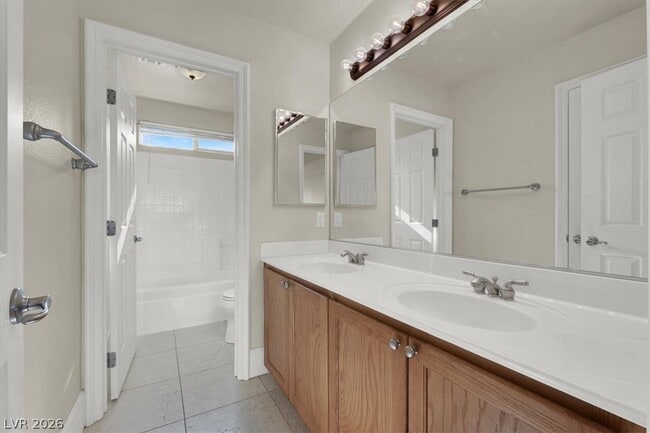 Building Photo - 446 Center Green Dr