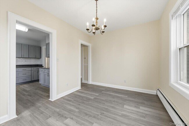 Building Photo - 95 King St