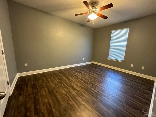 Building Photo - 841 Oak Aly