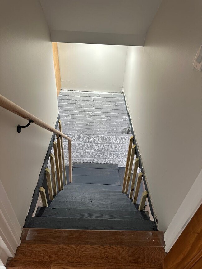 Building Photo - A beautiful, spacious, fully undated 2 bed...