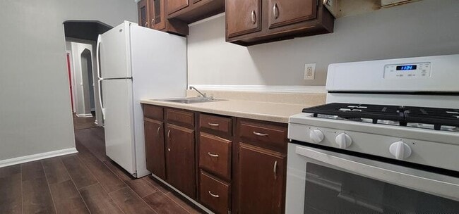 Building Photo - 4933 Edgemere Ave