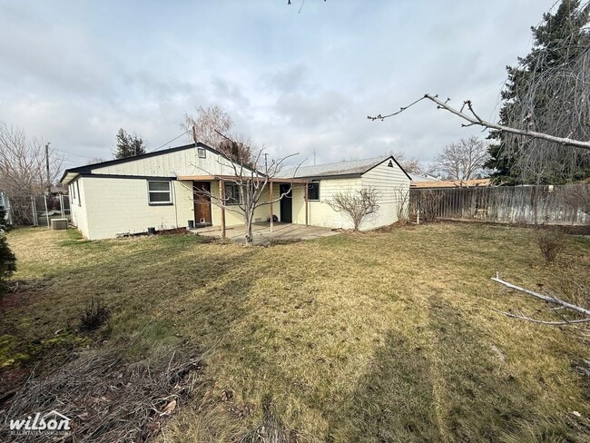 Building Photo - 2 Bed / 1 Bath Single-Level Home with Fenced Yard