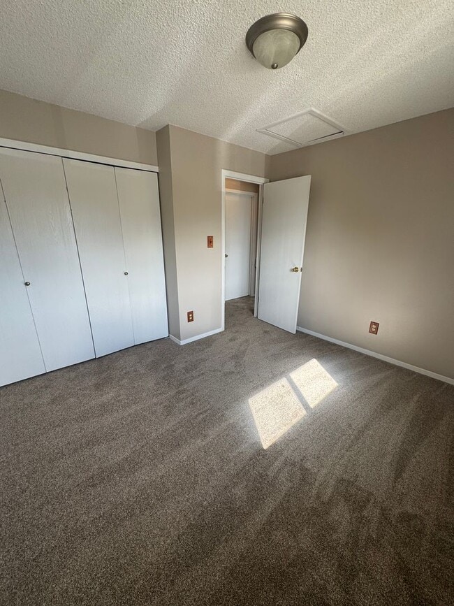 Building Photo - Lovely 3 bedroom 2 bath in North Colorado Springs