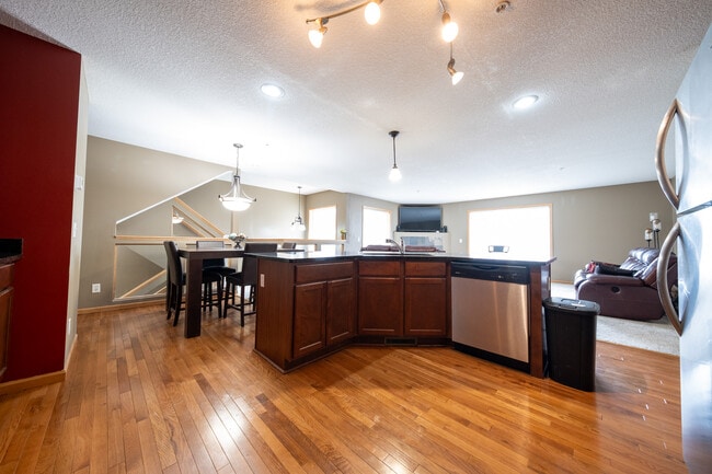 Building Photo - 6988 S Park Dr