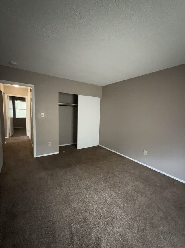 Building Photo - 117 Village Cir