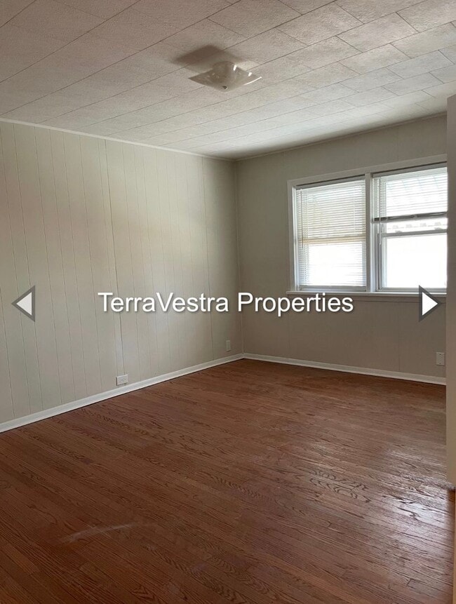 Building Photo - Recently Remodeled Single Family Home! Eligible for $500 Security Deposit.