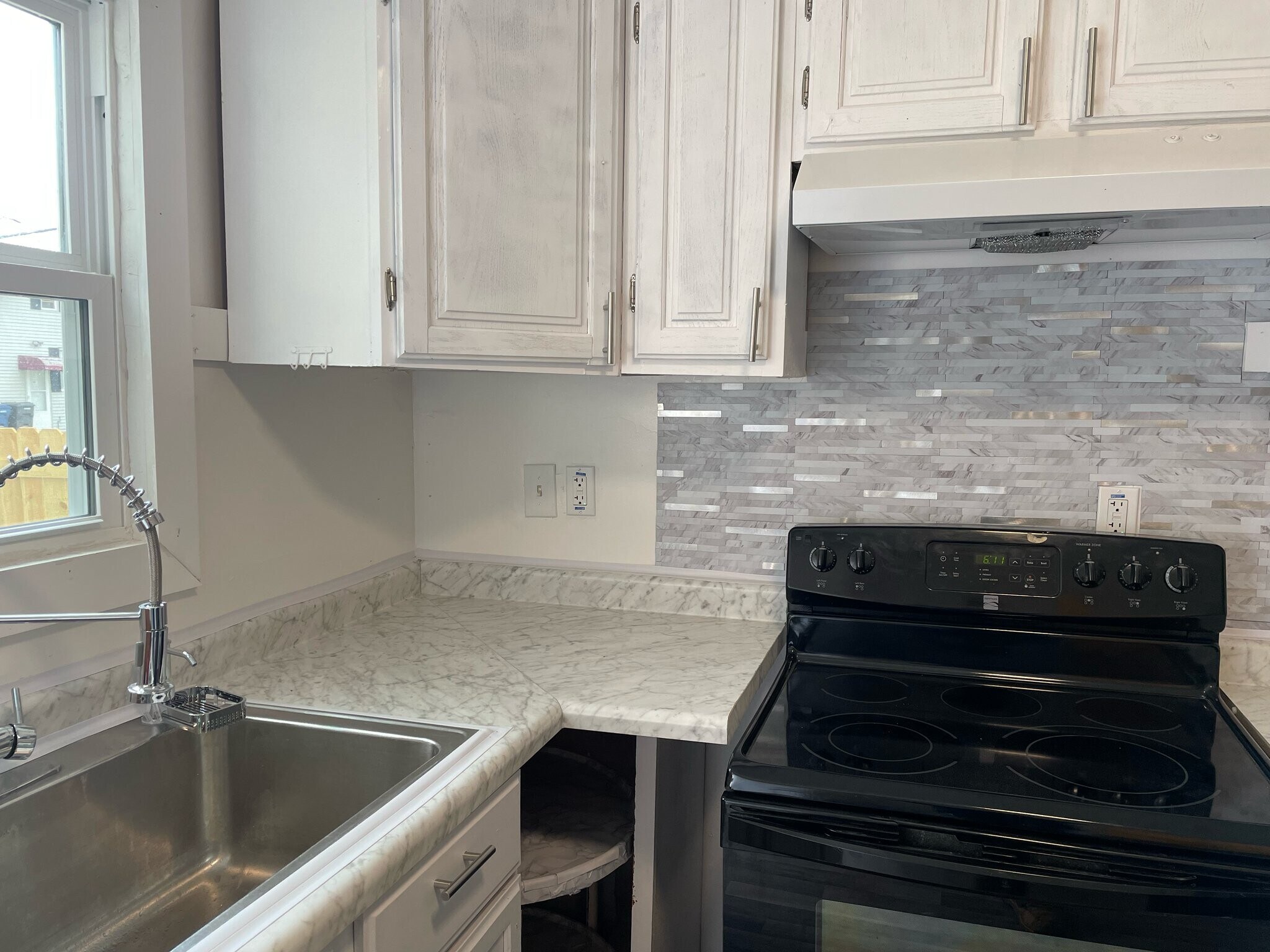 Building Photo - 1129 Huron St