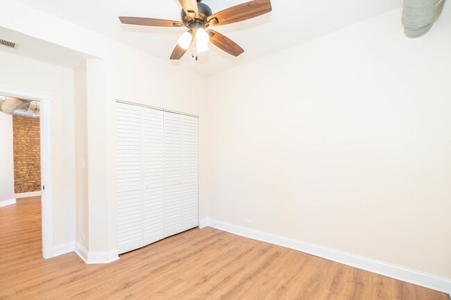 Building Photo - 1032 W Dakin St