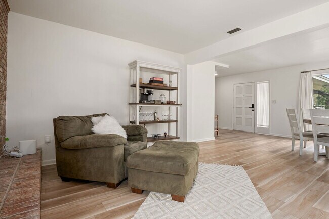 Building Photo - 510 Sioux Cir