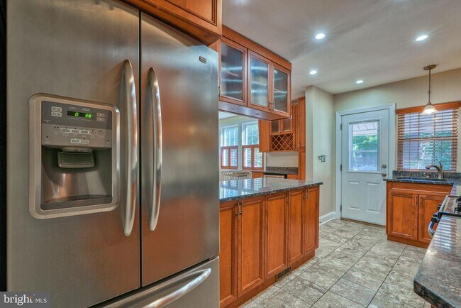 Building Photo - 6473 Blenheim Rd