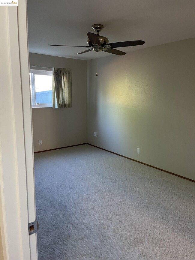 Building Photo - 941 Kittery Way
