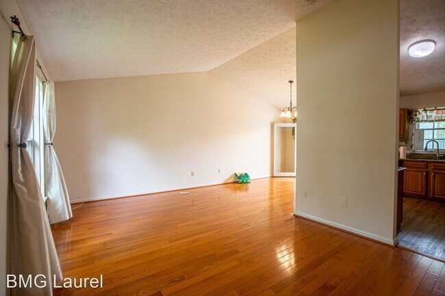 Building Photo - 3 br, 3 bath House - 9321 Kings Grant Rd