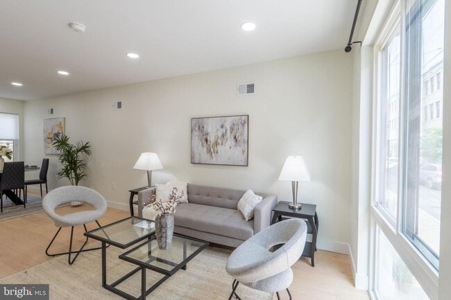 Building Photo - WOW brand new with Deck