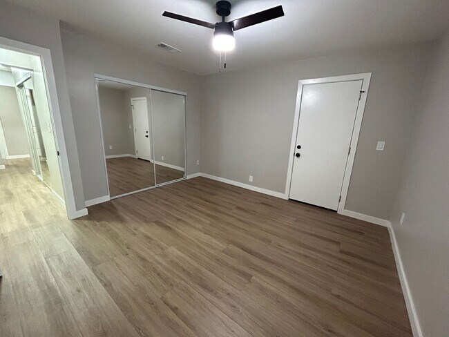 Building Photo - 5 Rooms (4BR + Den)