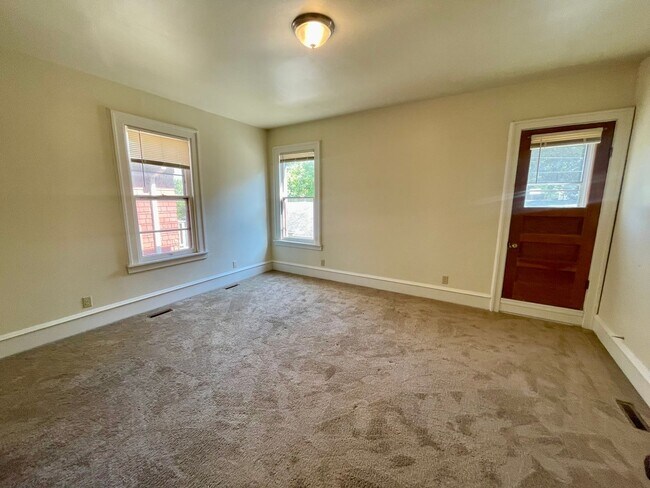 Building Photo - 2570 N Murray Ave