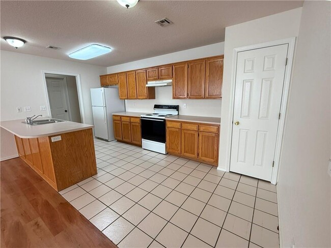 Building Photo - 3 Jonquilla Way