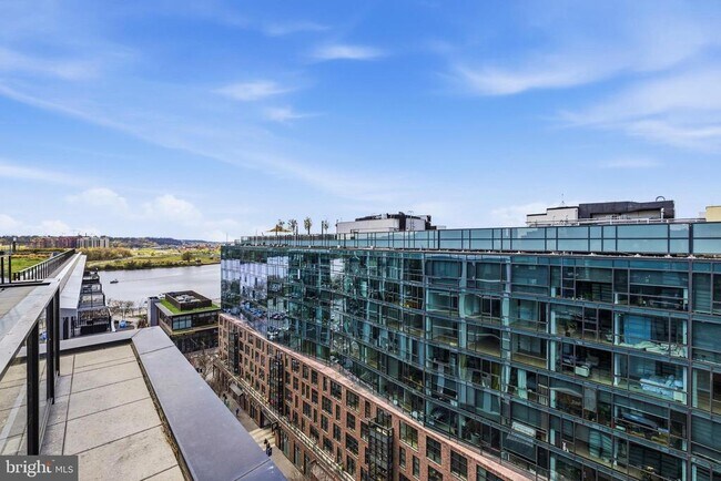 Building Photo - 1300 4th St SE