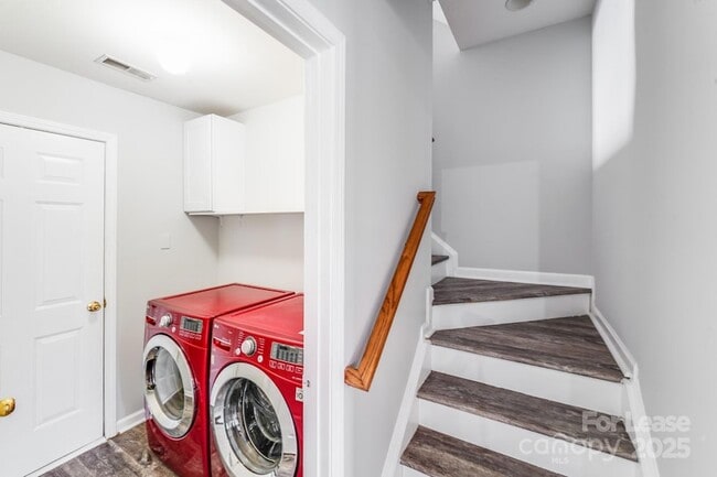 Building Photo - 6320 Alder Ct