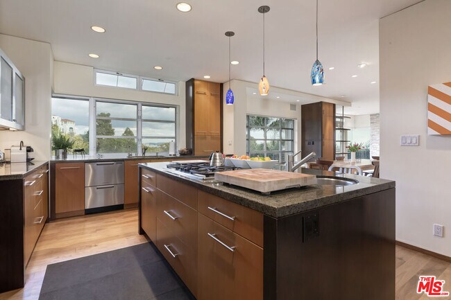 Building Photo - 1625 N Crescent Heights Blvd