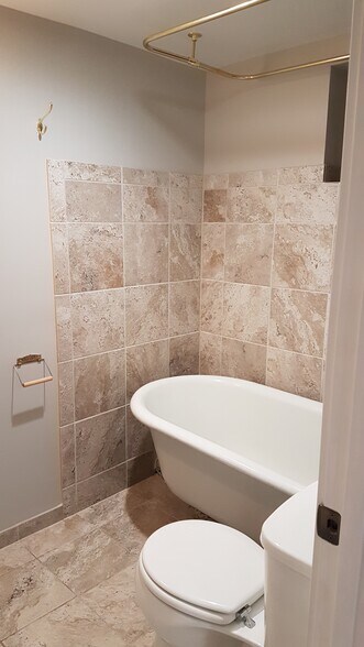 Bathroom - 407 B South 6th Street