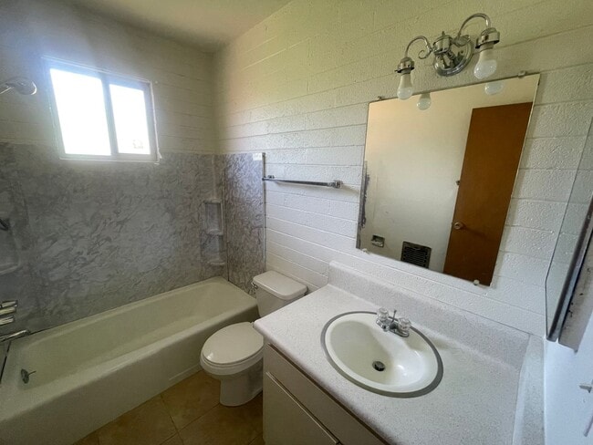 Building Photo - APARTMENT- UPTOWN SEDONA - APPLE TREE SQUARE