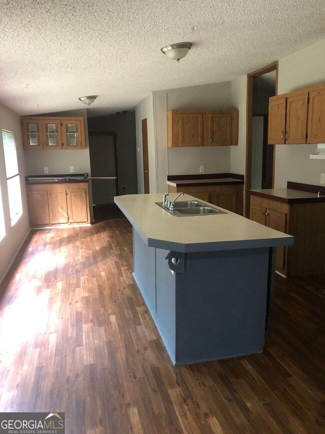 Building Photo - 983 Squirrel Hollow Rd