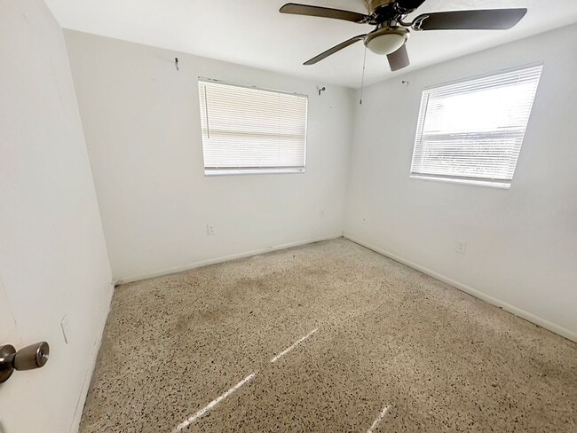 Building Photo - Pet-Friendly Rental Between University Pkw...