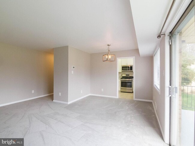 Building Photo - Spacious and sunny 1 bed/1 bath balcony co...