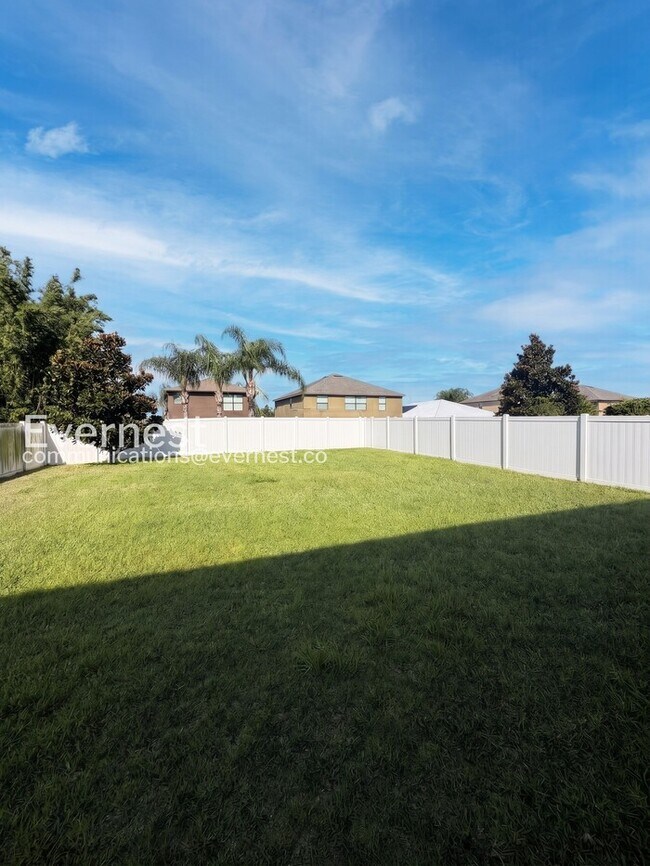 Building Photo - 4 Bed & 3 Bath Home with Fenced Yard and Modern Amenities / Voucher Accepted / No Pets Allowed / ...