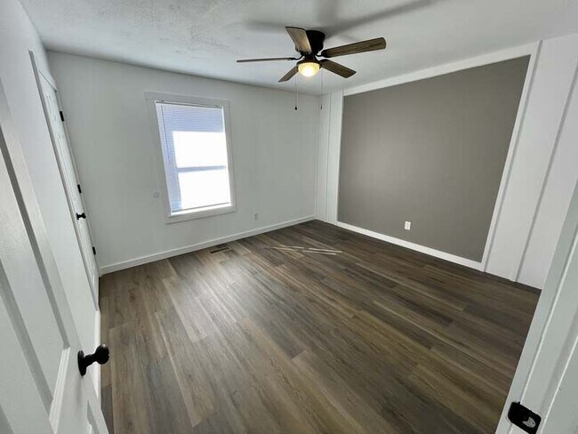 Building Photo - 1642 Hillwood Dr