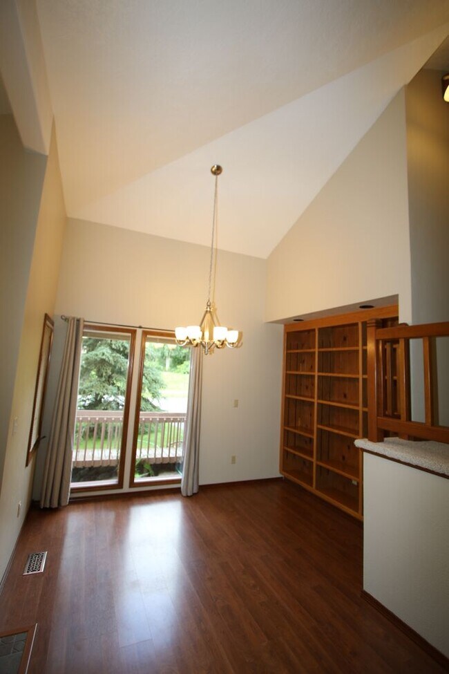 Building Photo - 4 Bedroom Eagle River Home!