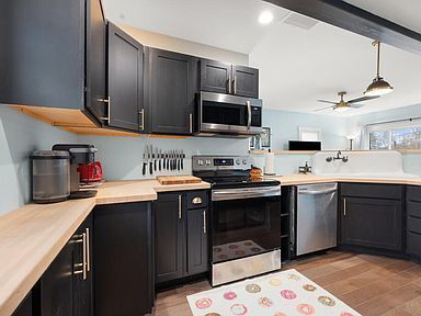 Building Photo - Charming Renovated Home in Sought-After Hu...