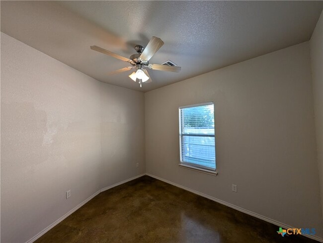Building Photo - 208 Anne Louise Dr