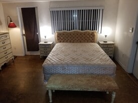 Building Photo - 300 Salem Ave NW