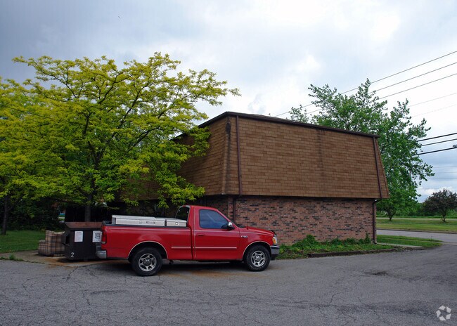 Building Photo - Cascades Studio Apts.