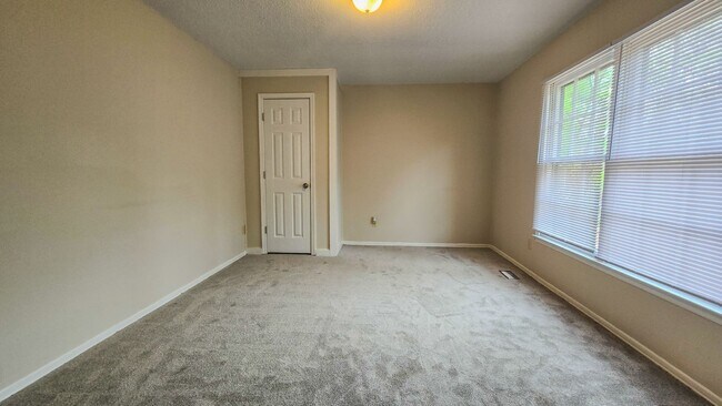 Building Photo - 4059 Village Pl