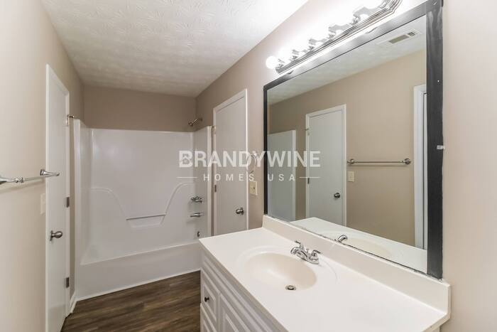 Building Photo - 6057 Dorchester Dr