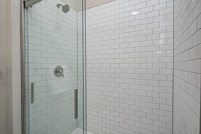 Building Photo - 1302 N Main St