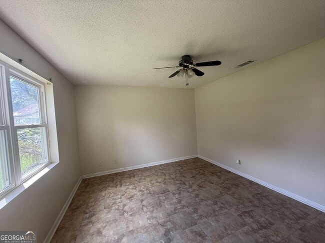 Building Photo - 814 Kelly Dr