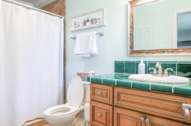 Building Photo - 1514 SE Westmoreland Blvd