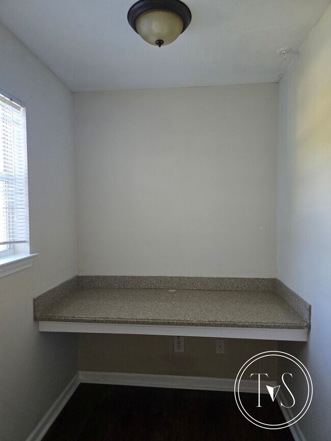 Building Photo - RATE DROP ALERT (was $2300/month)!