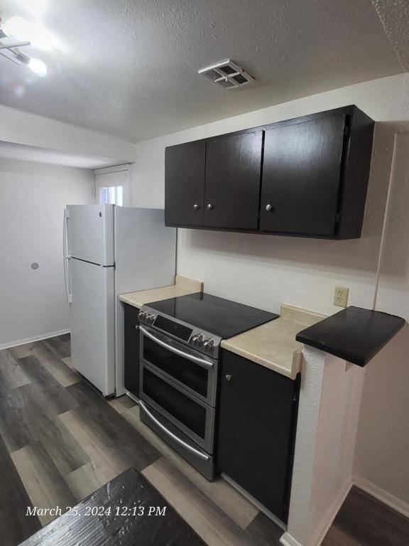 Building Photo - 2202 Davis Ave