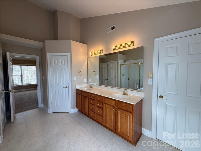 Building Photo - 3993 Lake Shore Rd S