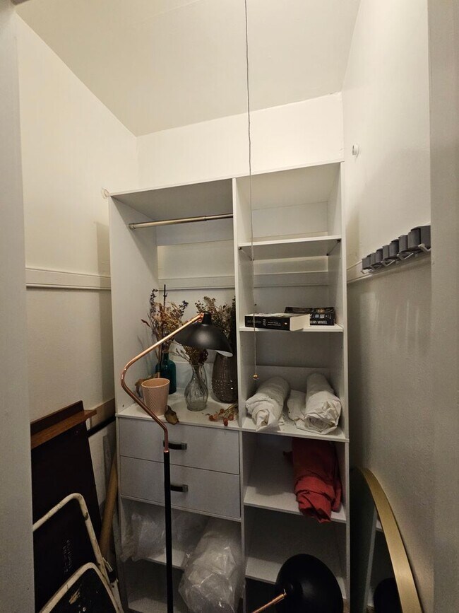 Building Photo - Cap Hill Beautiful 2 Bed Charming and Light Filled condo in the Blenheim