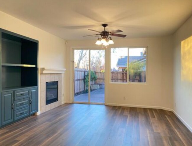 Building Photo - Amazing (Natomas) 4/2 Single Story!  Please read ad for viewings.