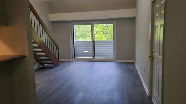 Building Photo - Top Floor Two-Level Condo in Tiers of Silv...
