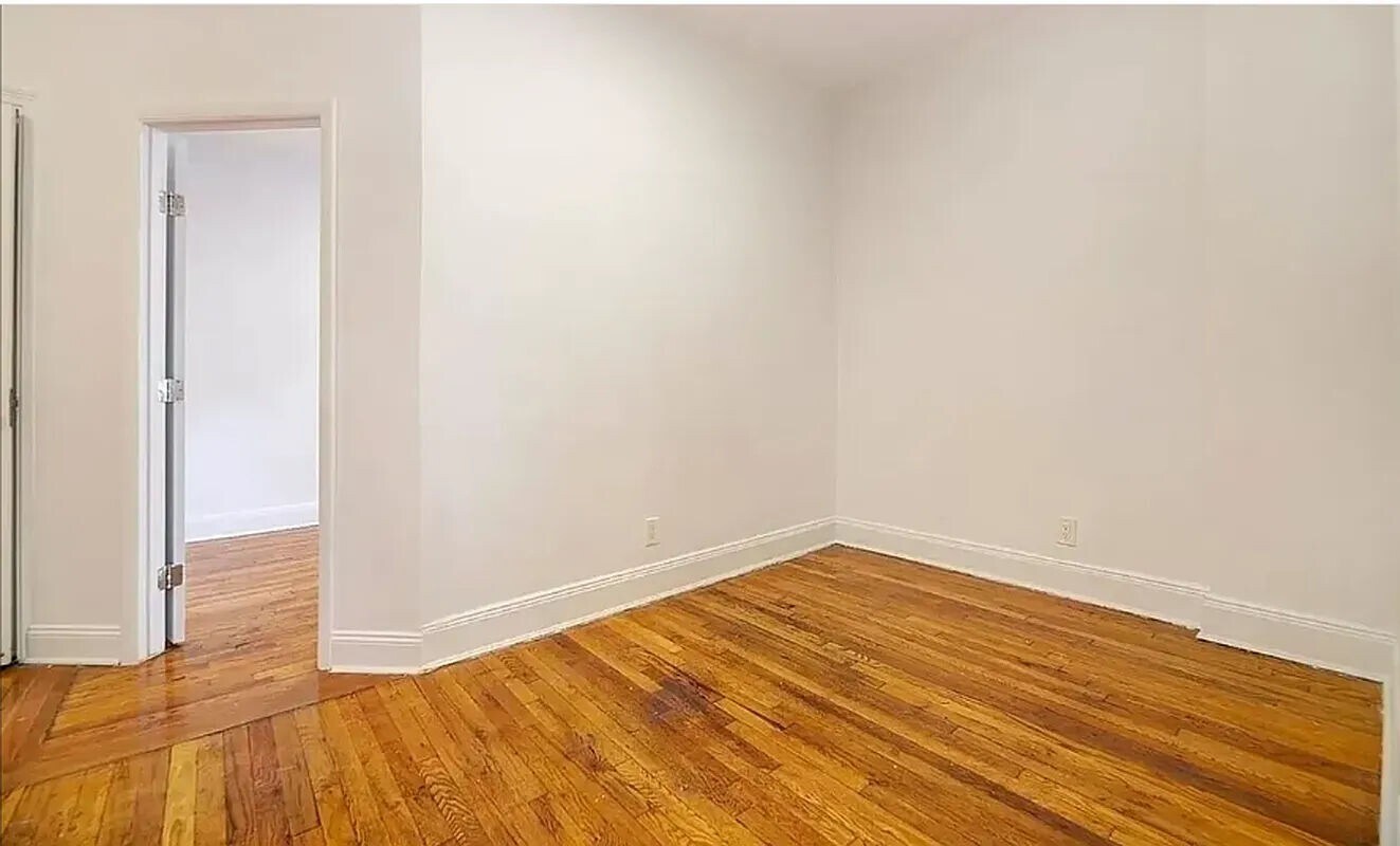 Building Photo - 301 E 53rd St